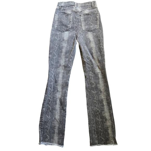 Reformation Cindy Bootleg Jean in Python Wash 25 - Picture 12 of 12